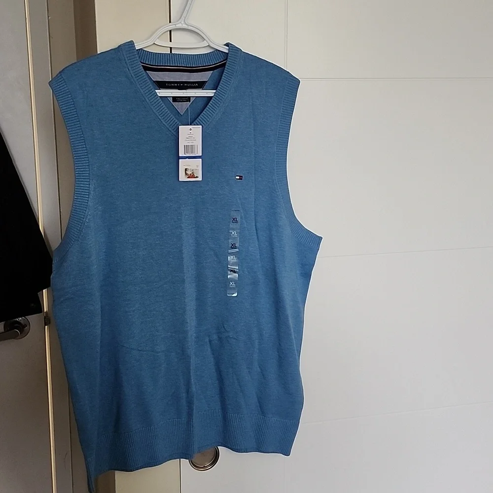 NWT Tommy Hilfiger Size XL Baby Blue Vest - Picture 1 of 4
